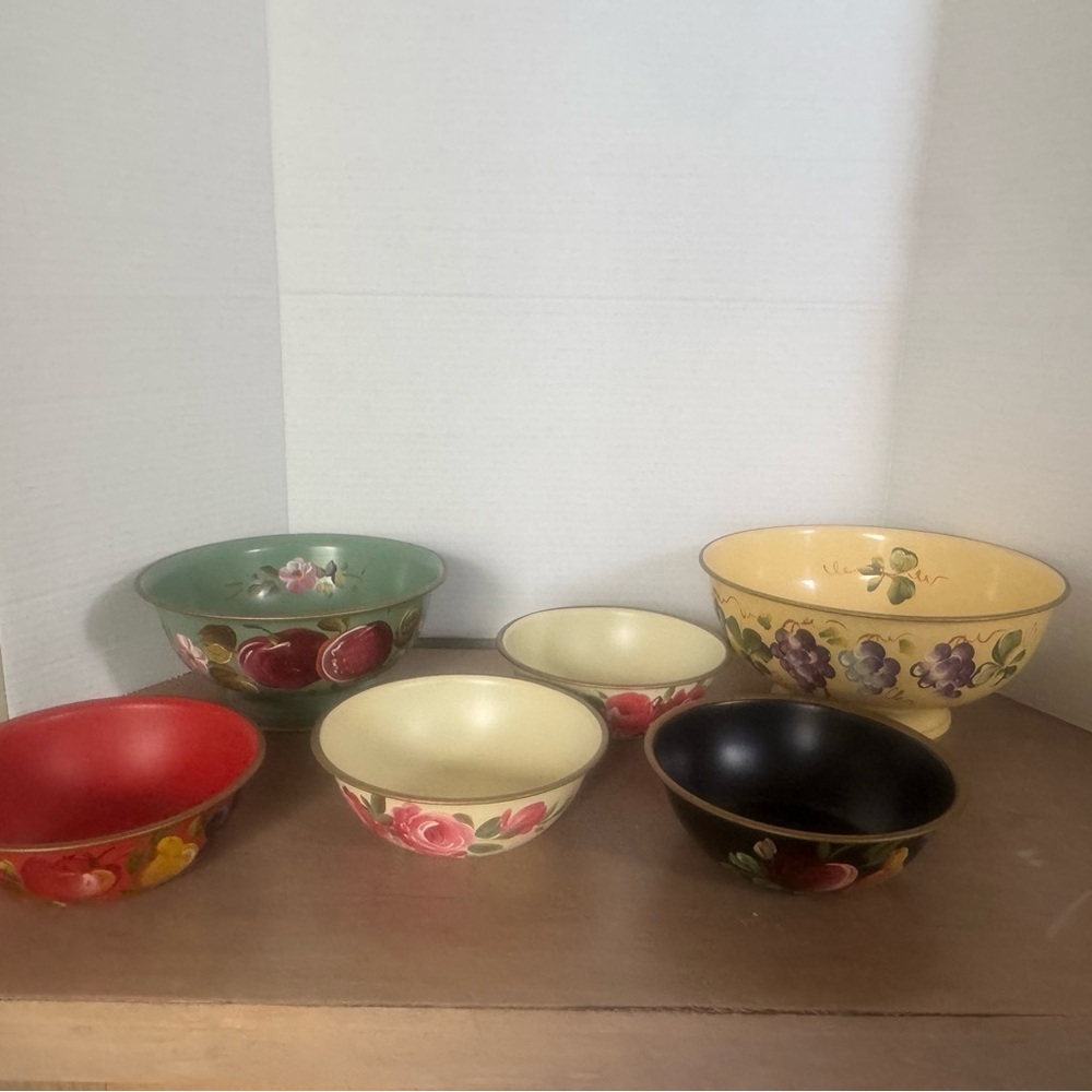 Vintage E.T. Nash Co. Hand Painted Bowl Set.